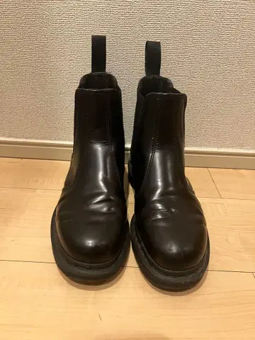 Dr. Martens 사이드 고어 부츠 블랙
