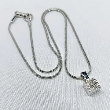 SWAROVSKI 스와로브스키 큐브 목걸이 크리스탈