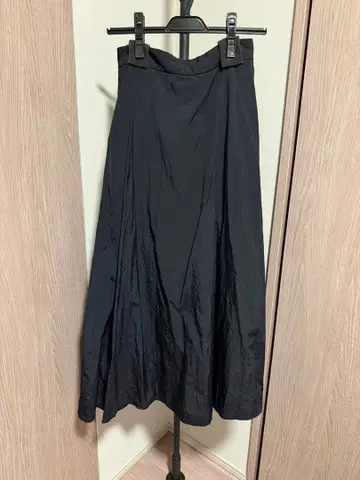 ATON HAND DYED NYLON FLARED SKIRT 블랙01