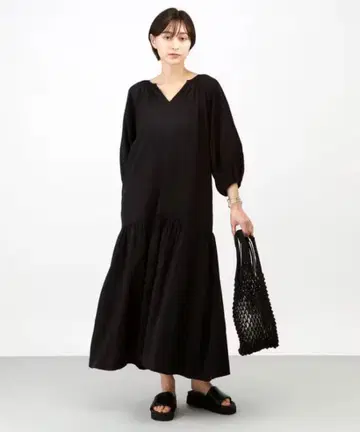 티어드 소매 퍼프 원피스 아파트 바이 로리즈 블랙
