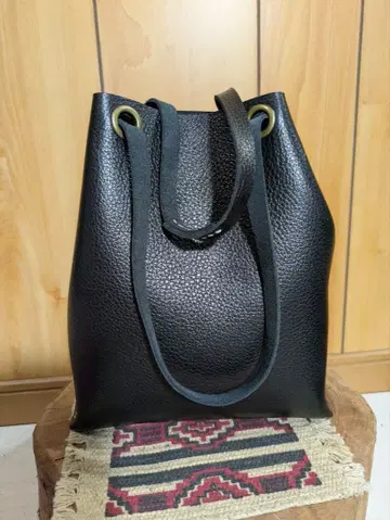 가죽 복조리 토트백 천연 가죽 토트백 소가죽 가죽 블랙 세련된