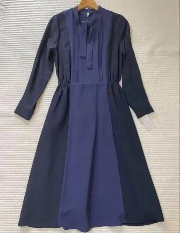새상품 에마 제이무스 보타이 원피스 9호 네이비 바이컬러