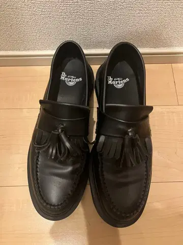 닥터마틴 태슬 로퍼 블랙