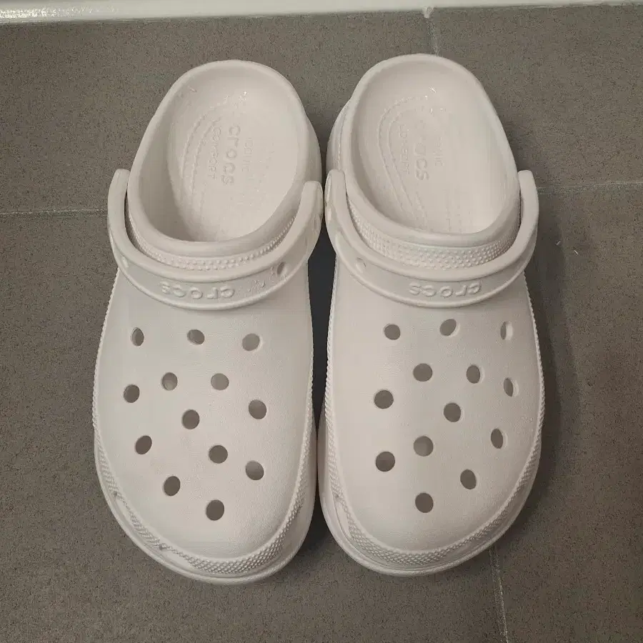 크록스 클래식 클로그 화이트
