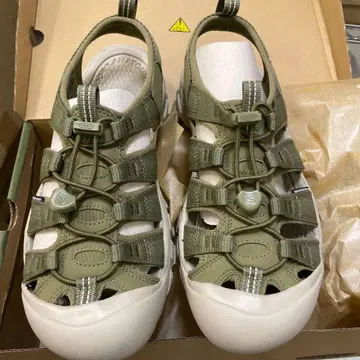 KEEN 아웃도어 샌들 카키