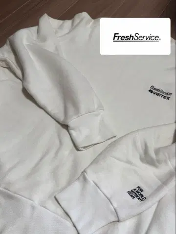 FreshService x VIBTEX 맨투맨 화이트 M 사이즈