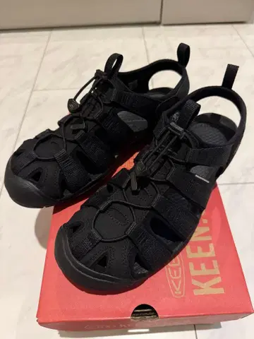 KEEN 클리어워터 CNX 트리플 블랙 26.5cm