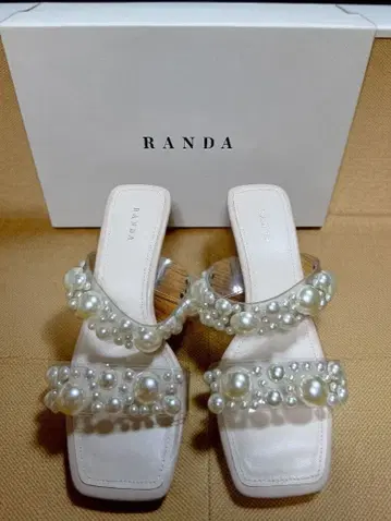RANDA 펄 클리어힐 뮬 샌들 S