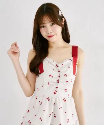 suyun 어깨 리본 포함 체리 패턴 티어드 원피스 베이지