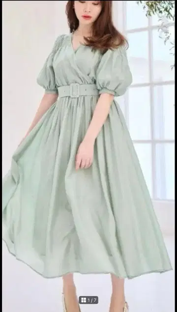 새상품급 herlipto Airy Volume Sleeve Dress