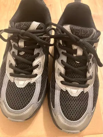 컨디션 최상 휠라 스니커즈 여성용 24cm 블랙 메탈릭 통굽
