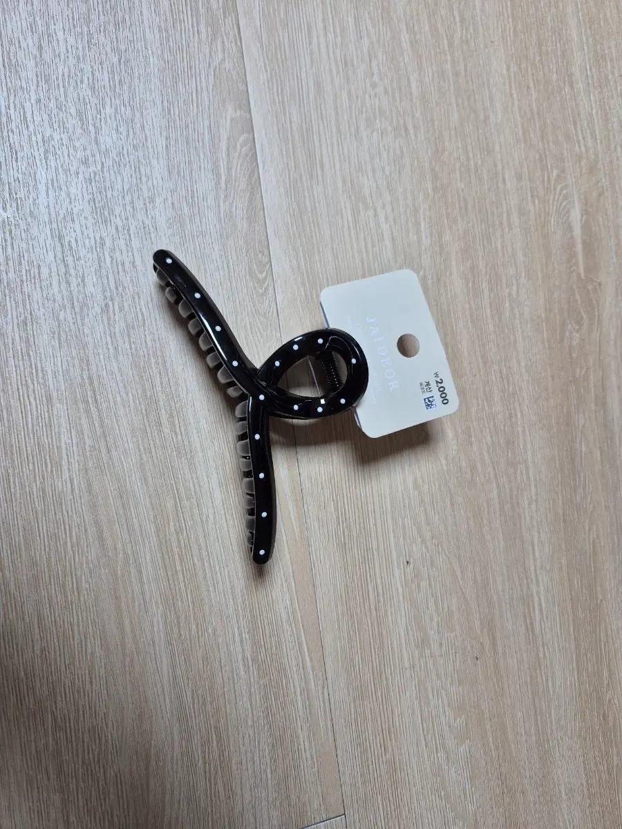 도트 집게핀 블랙