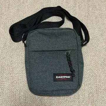 EASTPAK 이스트팩 숄더 파우치 그레이 백