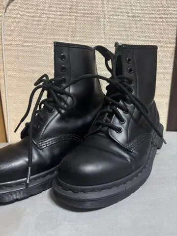 닥터마틴 Dr.Martens 8홀 부츠