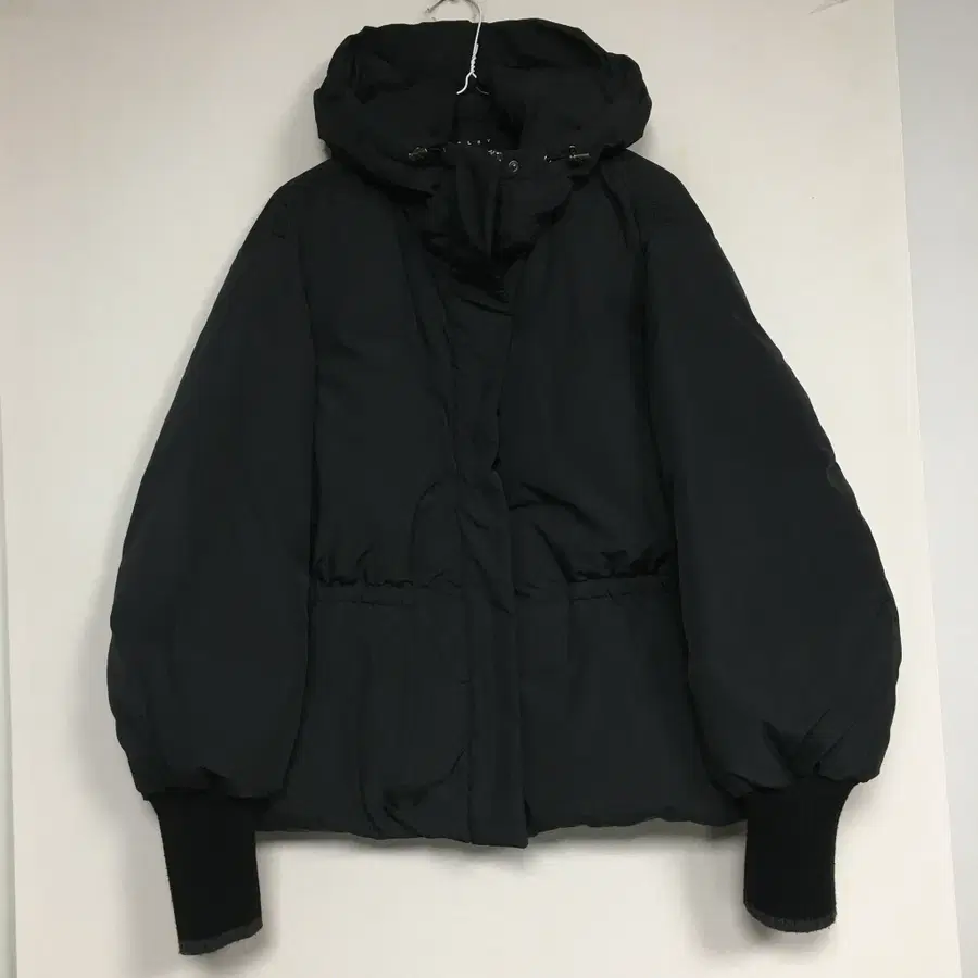 23 SISLEY 시슬리 니트소매 볼륨 구스 패딩 90