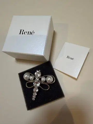 [미사용 새상품] 르네 장미 나비 모티브 펄 브로치