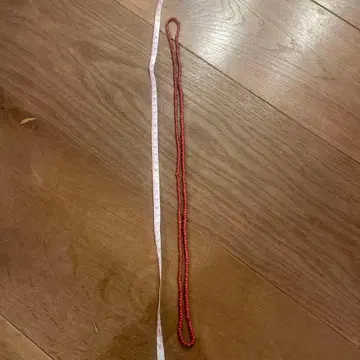 화이트하츠 레드 비즈 롱 목걸이 작은 알갱이 비즈