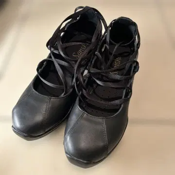 Foundry Mews / Posie Lace Up Shoes 39