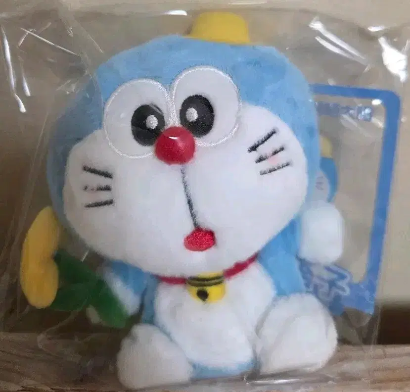 꽃을든 도라에몽 인형