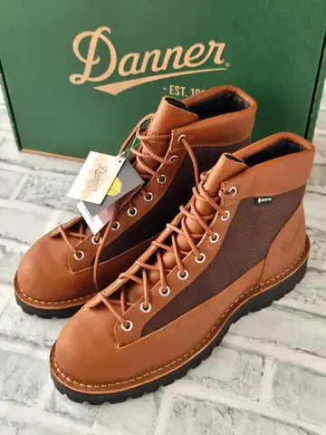 Danner Field 사진 추가했습니다.