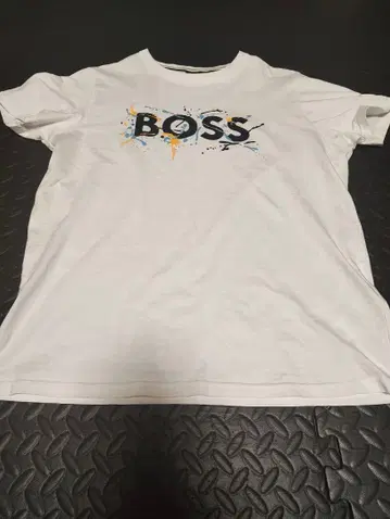 HUGO BOSS T셔츠 화이트 M 사이즈