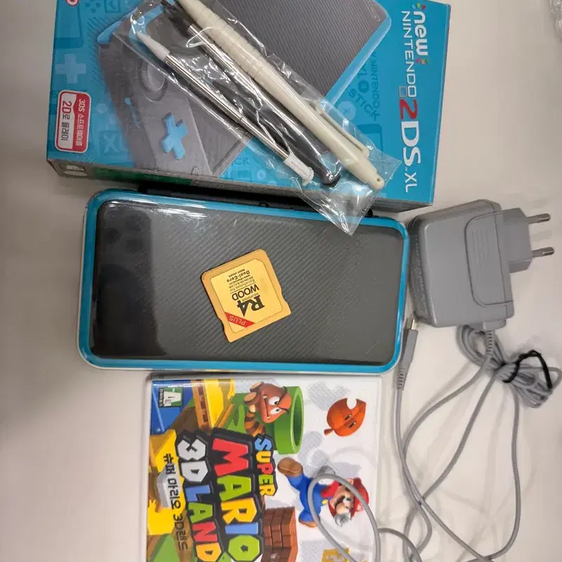 뉴 닌텐도 2DS XL + 슈퍼 마리오 3D랜드 세트