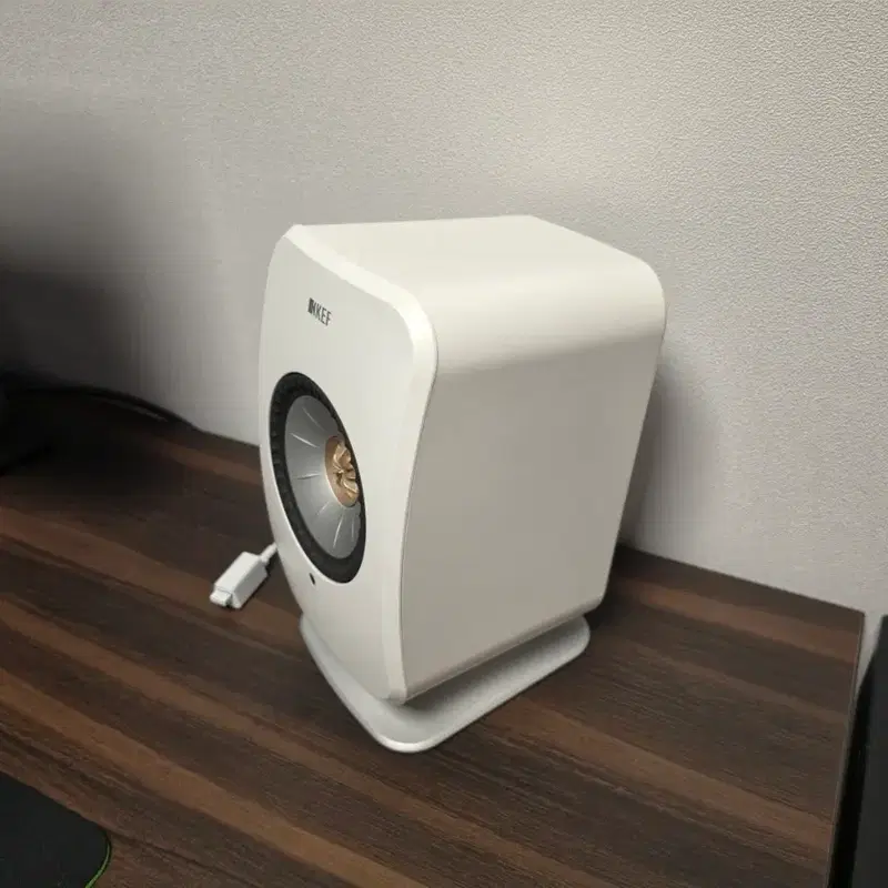 KEF lsx2 화이트 + 데스크패드(받침대) 팝니다