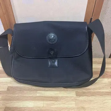 새상품급/A4 헌팅월드 남성용 숄더백 메신저