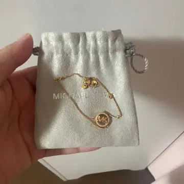 MICHAEL KORS 팔찌 골드 컬러 MK 로고