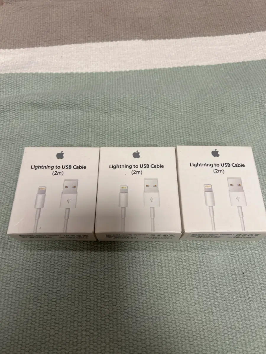 애플 아이폰 충전기 Lightning to USB Cable (2m) 미개봉 팝니다