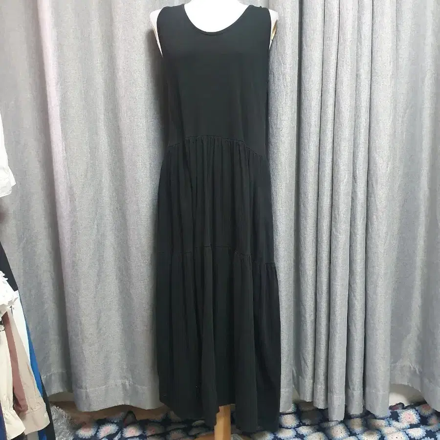 폴딩 블랙 맥시 원피스