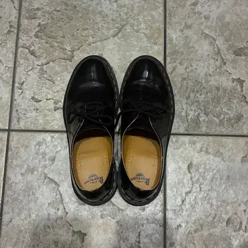 [새상품급] Dr. Martens 3홀 신발 블랙
