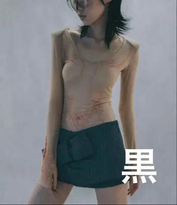 neith. 시스루 패턴 상의 블랙