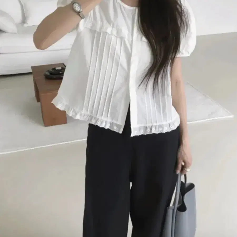 브니엘 핀턱 레이스 반팔 블라우스 흰색