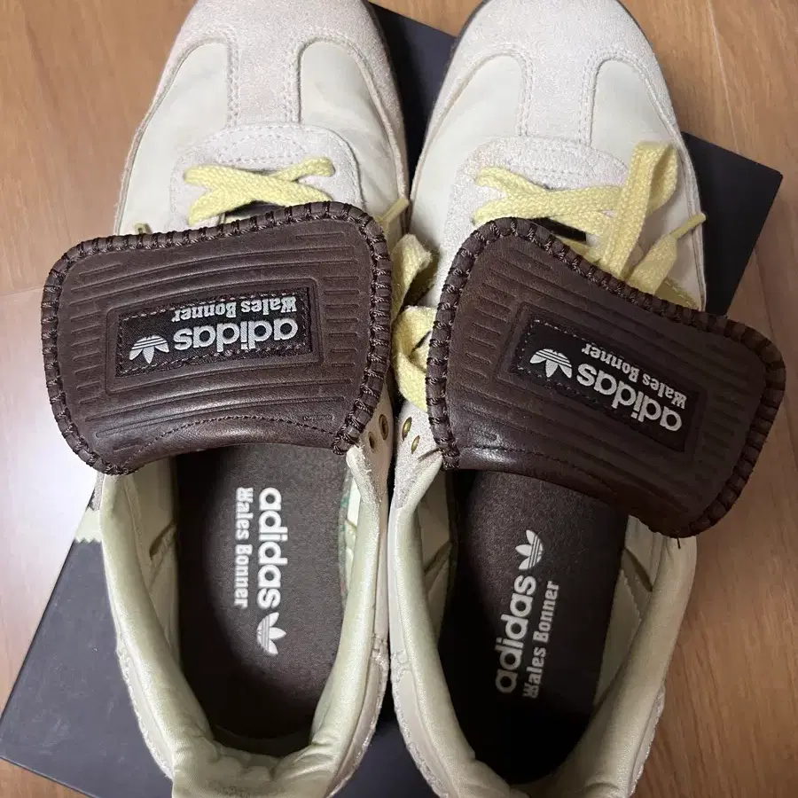 아디다스 x 웨일스 보너 삼바 브라운 에크루 틴트 280