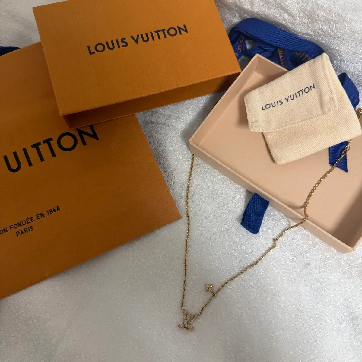 루이비통 LV 아이코닉 목걸이 골드
