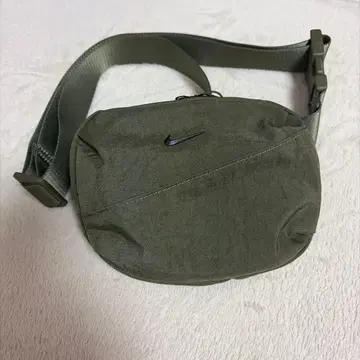 NIKE 바디백 카키
