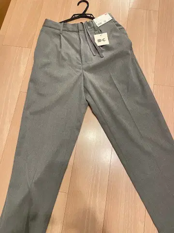 UNIQLO C 턱 와이드 테이퍼드 팬츠 그레이 XS