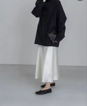 digne satin flare skirt 디뉴 새틴 플레어 스커트