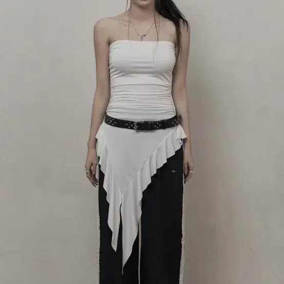카키포인트 러플 레이어드 탑 아이보리 새상품
