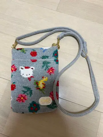 패밀리아 페이 콜라보 스마트폰 숄더
