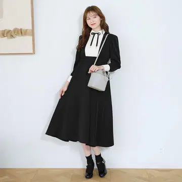심플 엠보싱 데이지 드로스트 숄더 라이트 블루