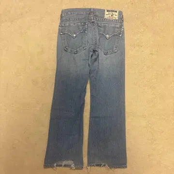 TRUE RELIGION 부츠컷 데님 팬츠