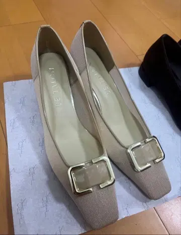 베이지 스퀘어토 펌프스
