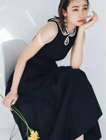 [ LILY BROWN ] 라인 배색 컷 도킹 원피스