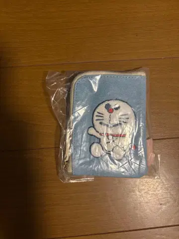 100% 도라에몽&프렌즈 TOKYO 도라에몽 사가라 자수 패스케이스