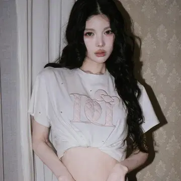 Hello Darich 퀼팅 아플리케 비쥬 T셔츠 WHT 키티