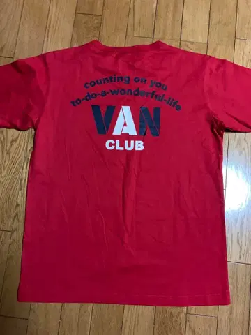 VAN CLUB 백프린트 프론트 와펜 티셔츠 레드