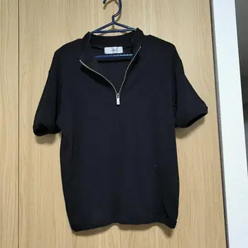 아들러 하프 지퍼 컴팩트 리브 T셔츠 블랙