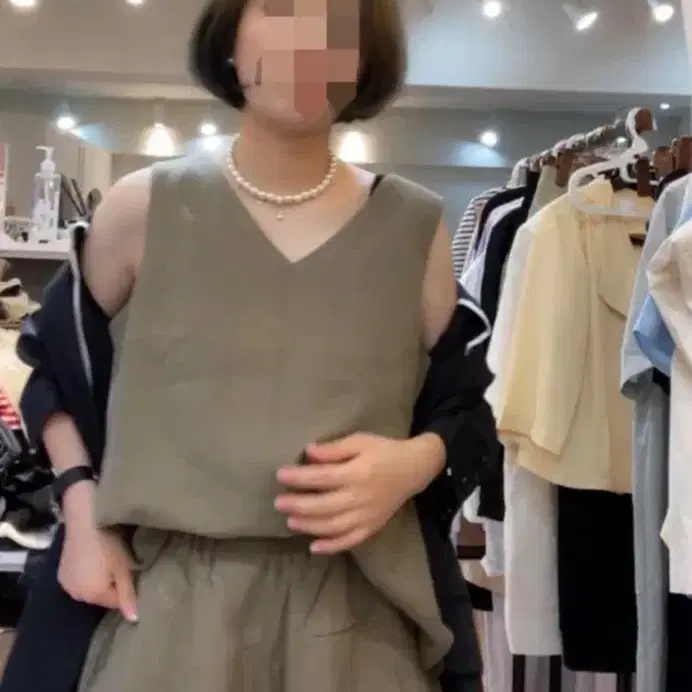 카키 브이넥 민소매 세트